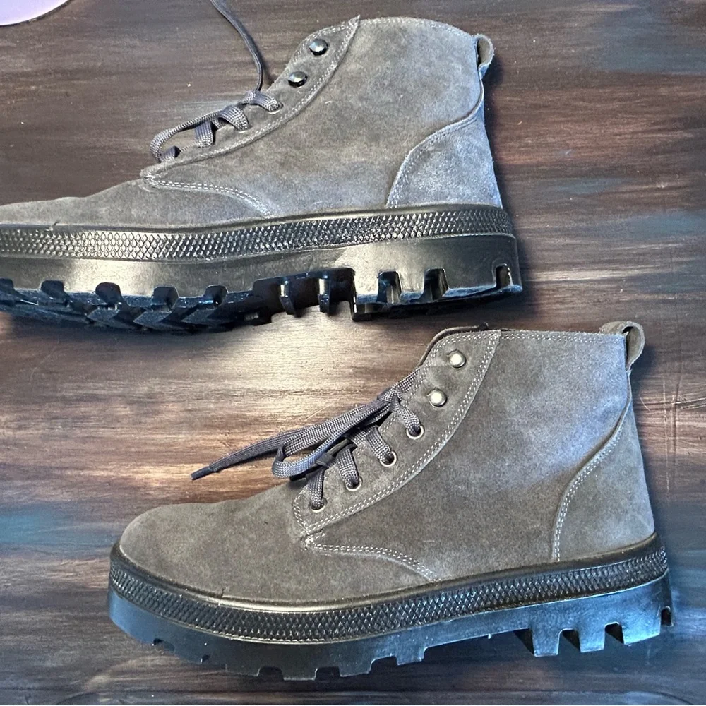 Naot never worn grey suede boots (model: "canoe") - Picture 2 of 5